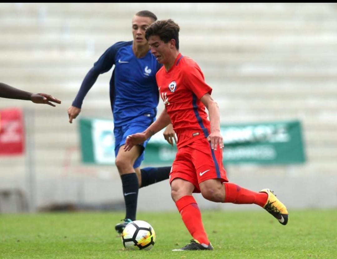 Nicolás Bascuñán en la selección sub17 de Chile vs Francia